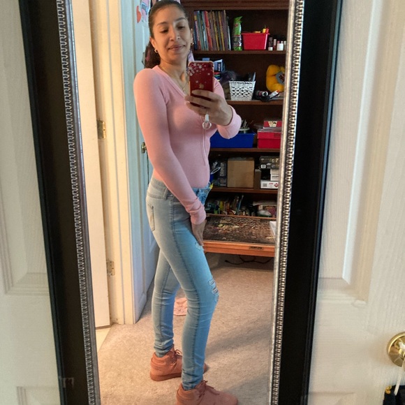 Meet your Posher, Ebony - Picture 12 of 17